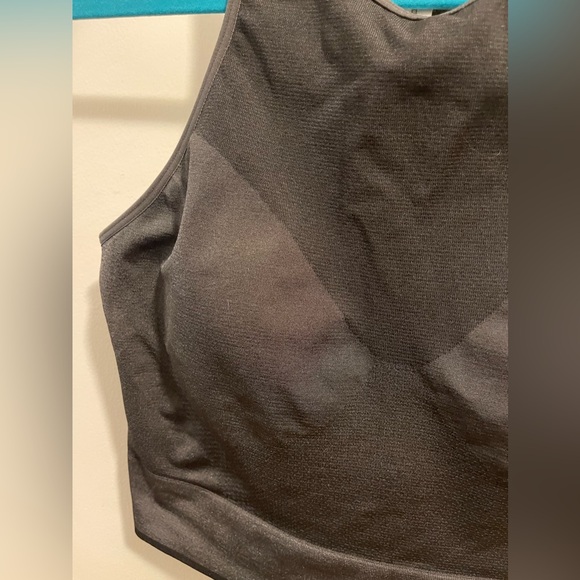 Lululemon sports bra. Black woman’s size 12 - Picture 4 of 7